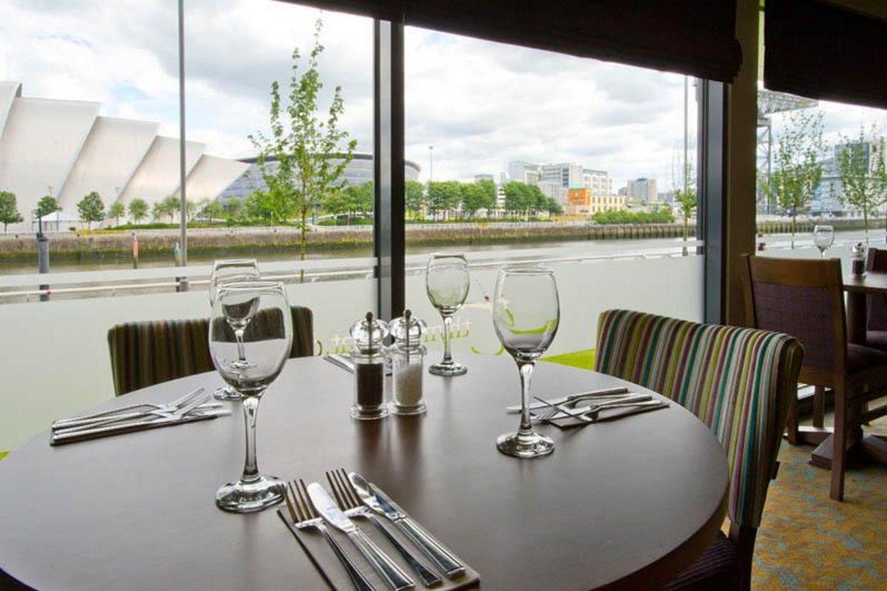 Premier Inn Glasgow Pacific Quay Exteriör bild